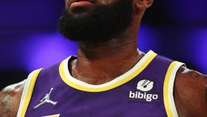 开云综合服务-詹姆斯盛赞韦少甜瓜表现 防守和失误控制仍需提升