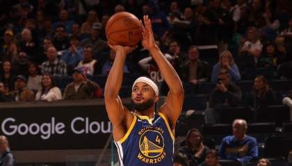 开云官方平台-轰21分+7记三分！勇士23岁新星崛起：化身三巨头绝配，还卖他吗？