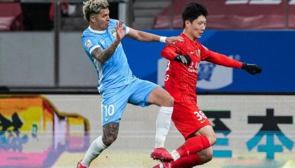 开云中国官网-辣眼！中超首轮10大“战犯”大连占4个！球迷：怎么混上主力的？