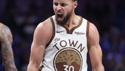 库里38分勇士不敌独行侠2连败，马绍尔30分7板9助弗拉格21分11板