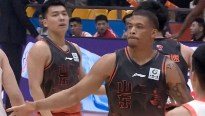 CBA山东男篮逆转江苏，新外援首秀8分，珀赛尔37分陈林坚立功|克里斯|亨特|约翰逊|庞峥麟|高诗岩_新浪体育_新浪新闻