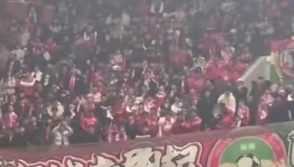 开云权威入口-历史恩怨！做客海港的河南球迷高喊：XX徐根宝