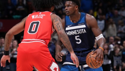 开云权威入口-吉迪时隔11场复出21+6+5！公牛送森林狼4连败 华子20分连丢关键球